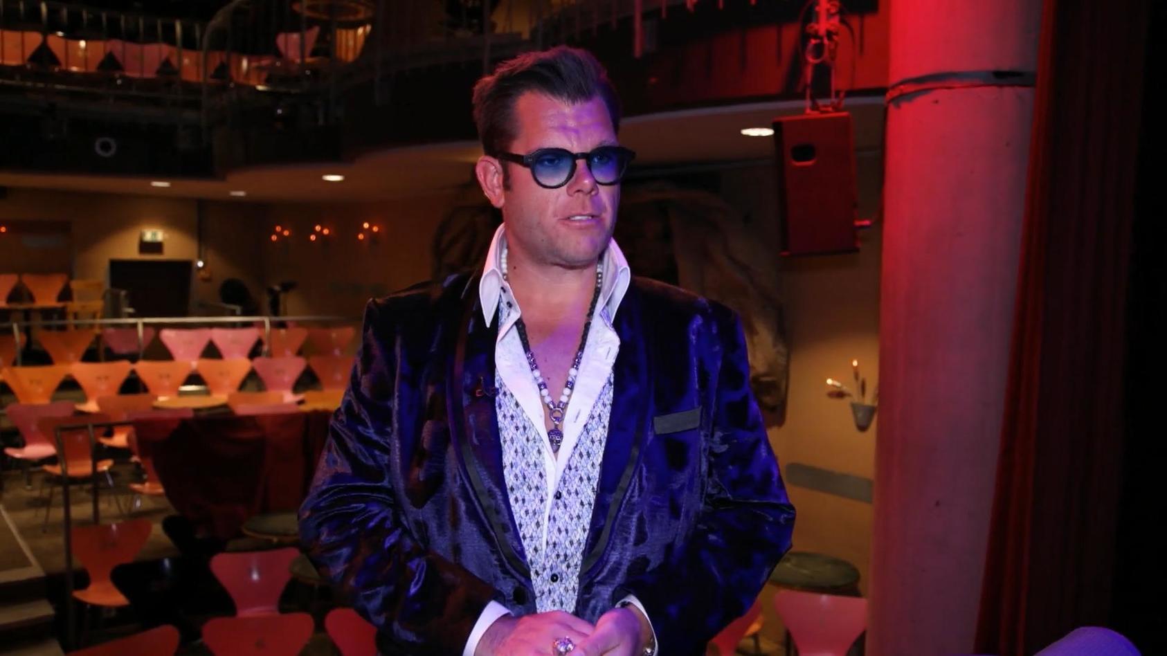 war-sehr-sehr-holprig-dennis-schick-feiert-comedy-premiere