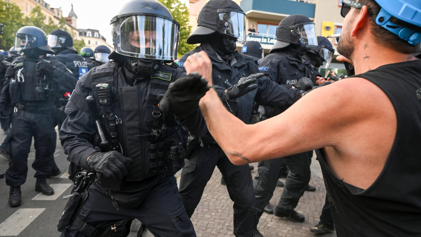 in-leipzig-gab-es-massive-zusammenstoe-zwischen-demonstranten-und-polizei