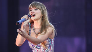 June 2, 2023, Chicago, IL, USA: Taylor Swift performs during opening night of the Chicago Eras Tour at Soldier Field on June 2, 2023, in Chicago. Chicago USA - ZUMAm67_ 20230602_zaf_m67_041 Copyright: xShannaxMadisonx