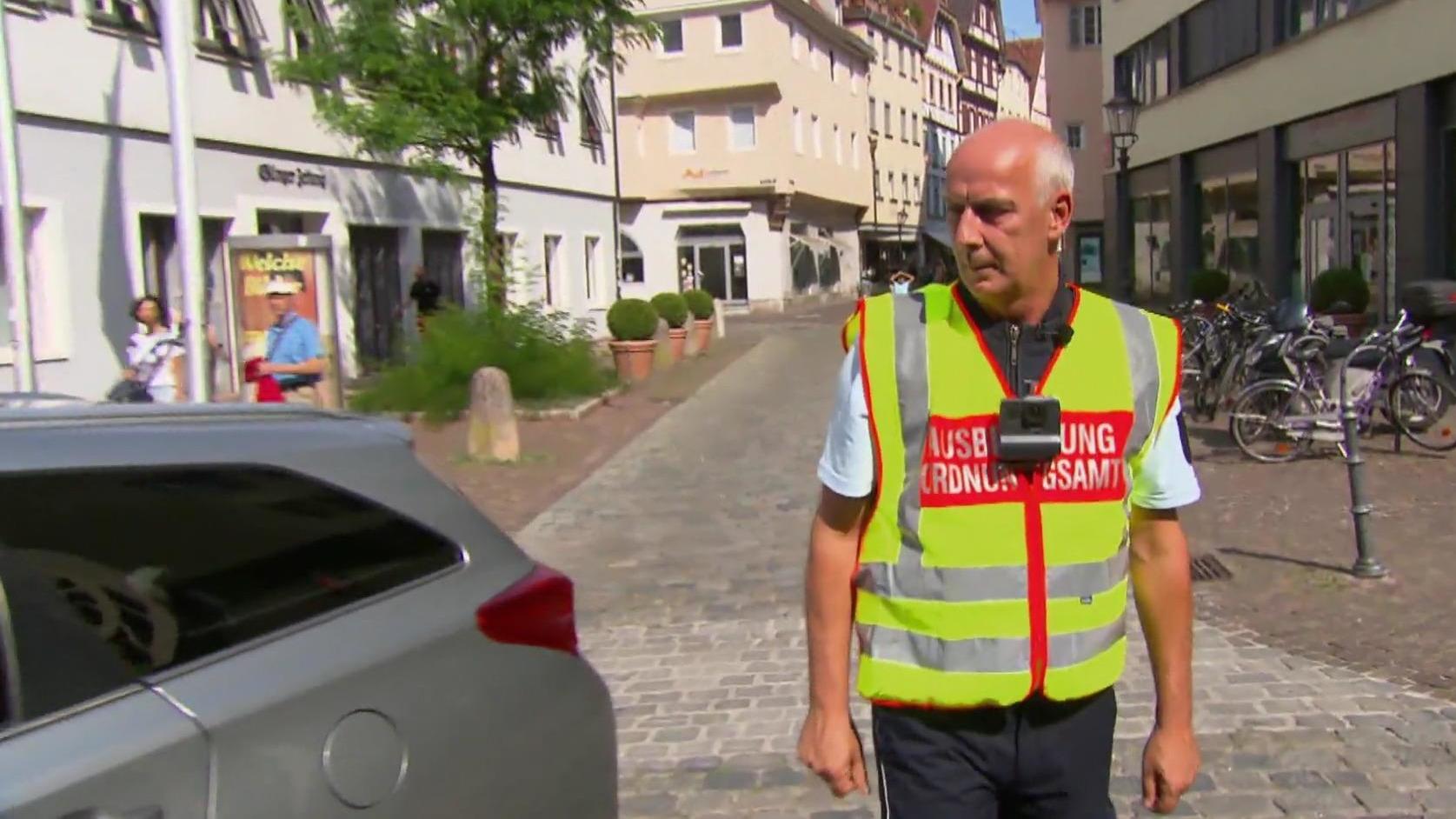 Der Tag als Ordnungsamtsmitarbeiter startet für Mario Basler relativ ruhig.