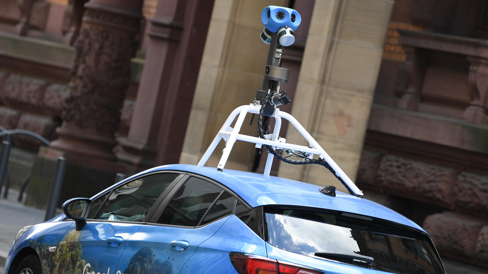 Diese Autos sind ab 22. Juni wieder in 20 deutschen Städten unterwegs. Wenn Sie nicht möchten, dass Ihr Haus bei Google auftaucht - müssen Sie jetzt aktiv widersprechen. Wie das geht, zeigen wir Ihnen.