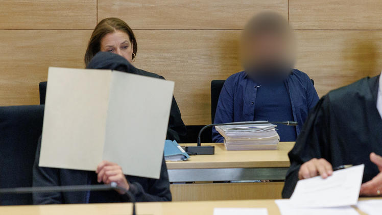 Giftmord-Prozess In Bielefeld: Frau Und Liebhaber Sollen Ehemann ...