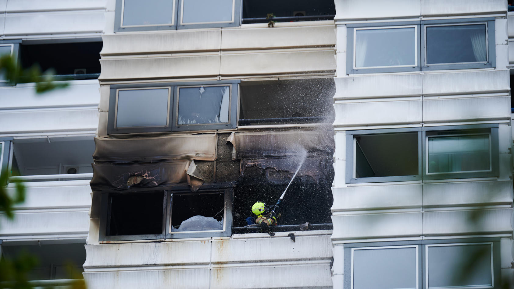 Tödliche Sprünge Aus Berliner Hochhaus - War Es Brandstiftung?