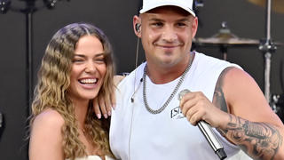 Influencerin Laura Maria Rypa und SÃ¤nger Pietro Lombardi bei seinem Konzert im Rahmen des BonnLive OpenAir am Telekom Campus in Bonn-Beuel. Bonn, 16.06.2023 NRW Deutschland *** Influencer Laura Maria Rypa and singer Pietro Lombardi at his concert during the BonnLive OpenAir at the Telekom Campus in Bonn Beuel Bonn, 16 06 2023 NRW Germany Copyright: xDwixAnoraganingrumx