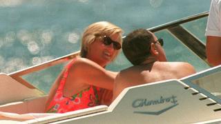 Prinzessin Diana und Dodi Fayed sonnen sich an Deck einer Yacht.
