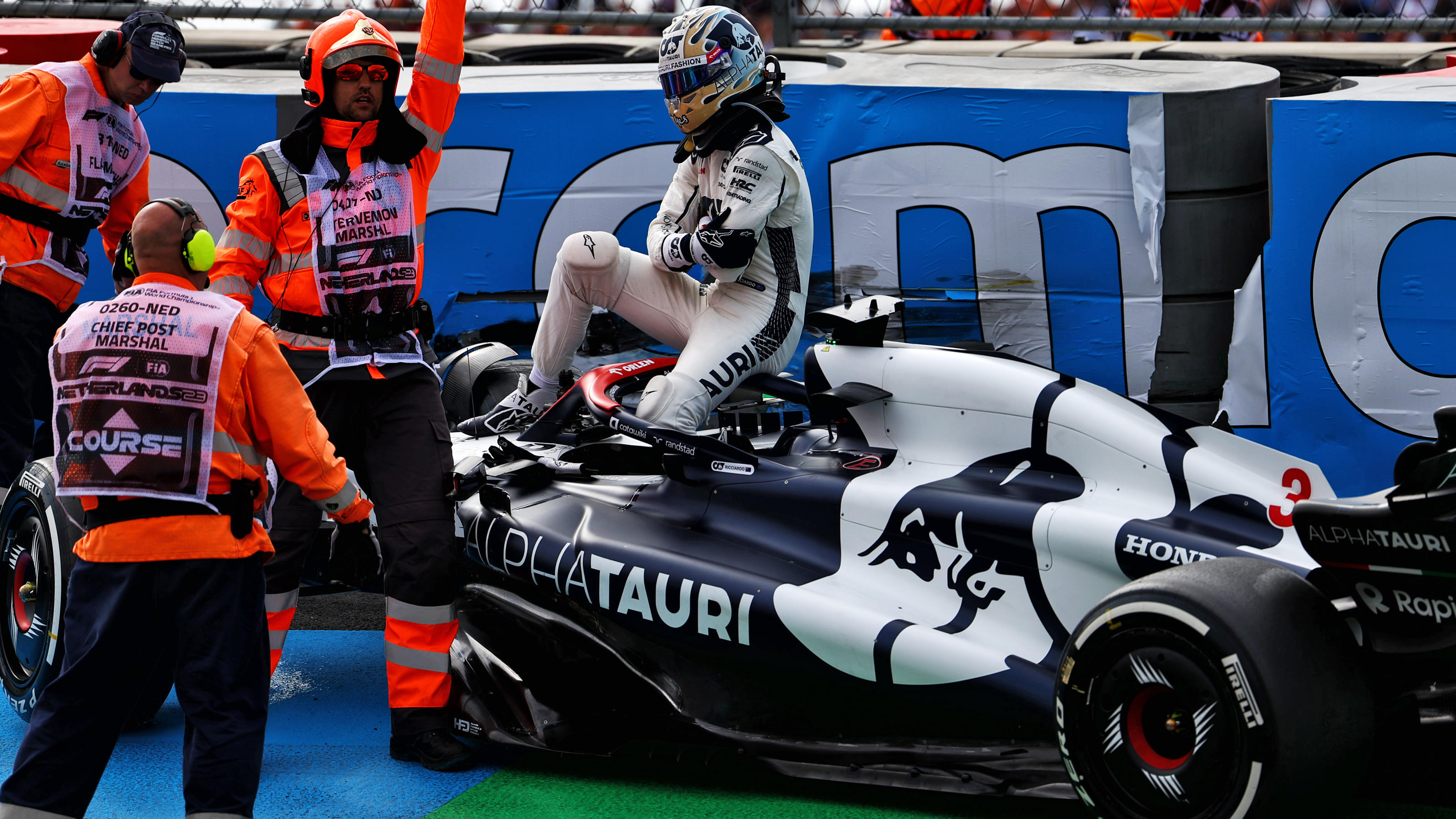 Kein Start beim Holland-GP Formel-1-Star Daniel Ricciardo muss nach Crash ins Krankenhaus