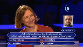 Katharina Richter stellt ihrem Freund die Quizfrage gar nicht erst. Sie will etwas ganz anderes von ihm wissen.