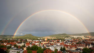 Regenbogen über Jena - nach Regen kommt auch Sonnenschein, und dazwischen ein wunderschöner Regenbogen - Jena Thüringen Deutschland *** Rainbow over Jena after rain also comes sunshine, and in between a beautiful rainbow Jena Thuringia Germany xRMx