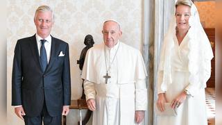 Ganz in Weiß gekleidet: Belgiens Königin Mathilde zu Besuch beim Papst