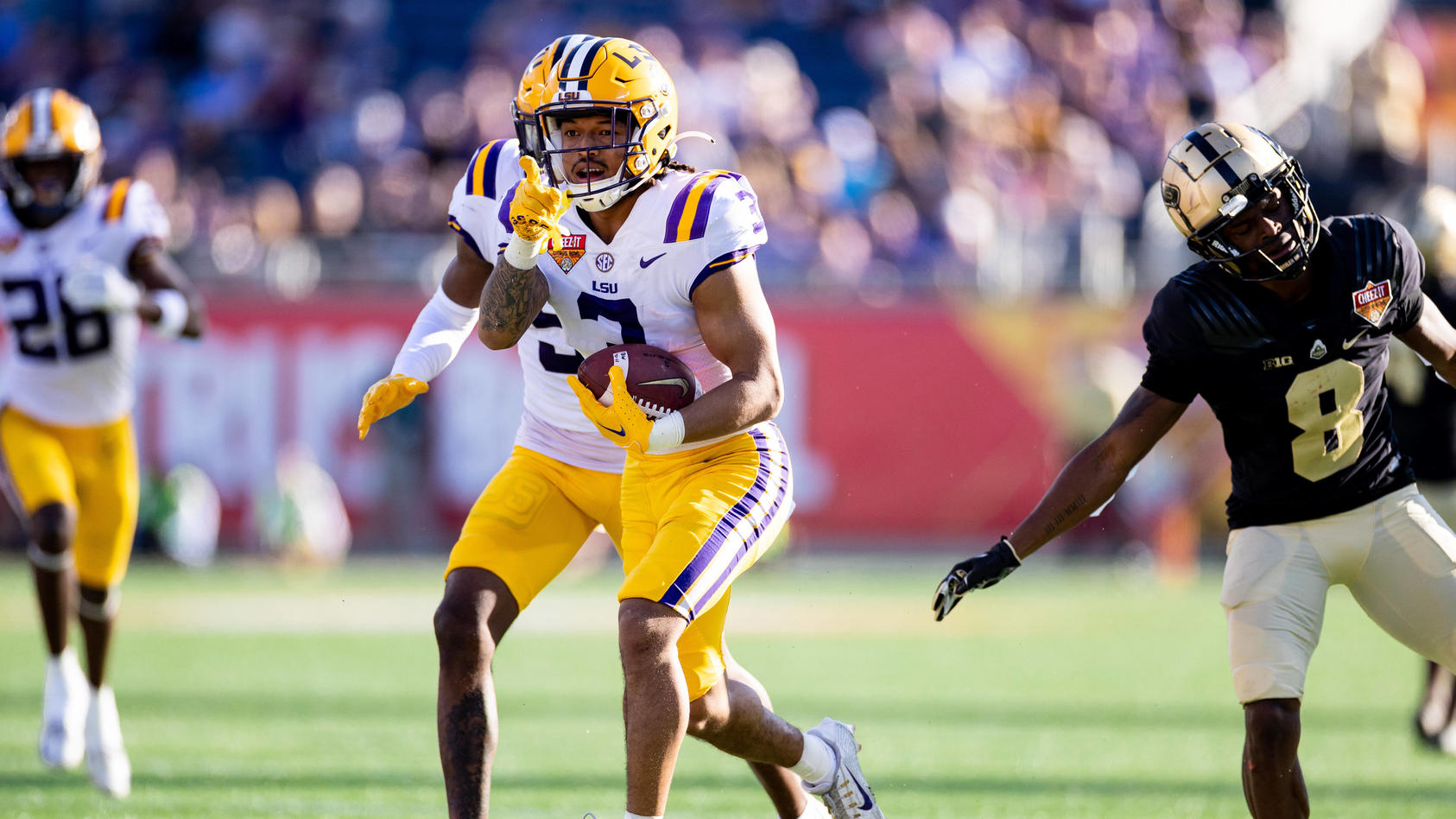greg-brooks-weies-trikot-in-einem-college-football-spiel