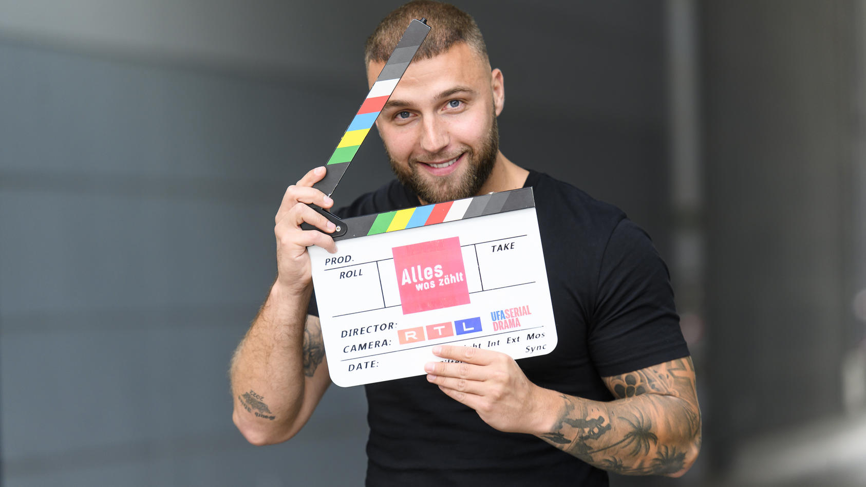 dschungelkonig-bei-awz-filip-pavlovic-geht-mit-ihr-auf-tuchfuhlung