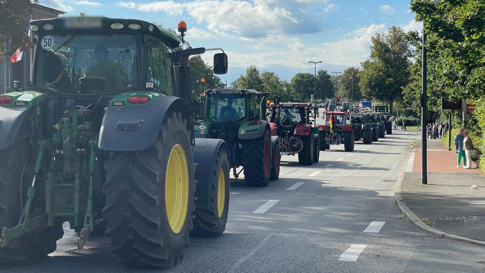 Traktoren rollen durch Kiel.  Landwirte beklagen fehlende Unterstützung aus der Politik.