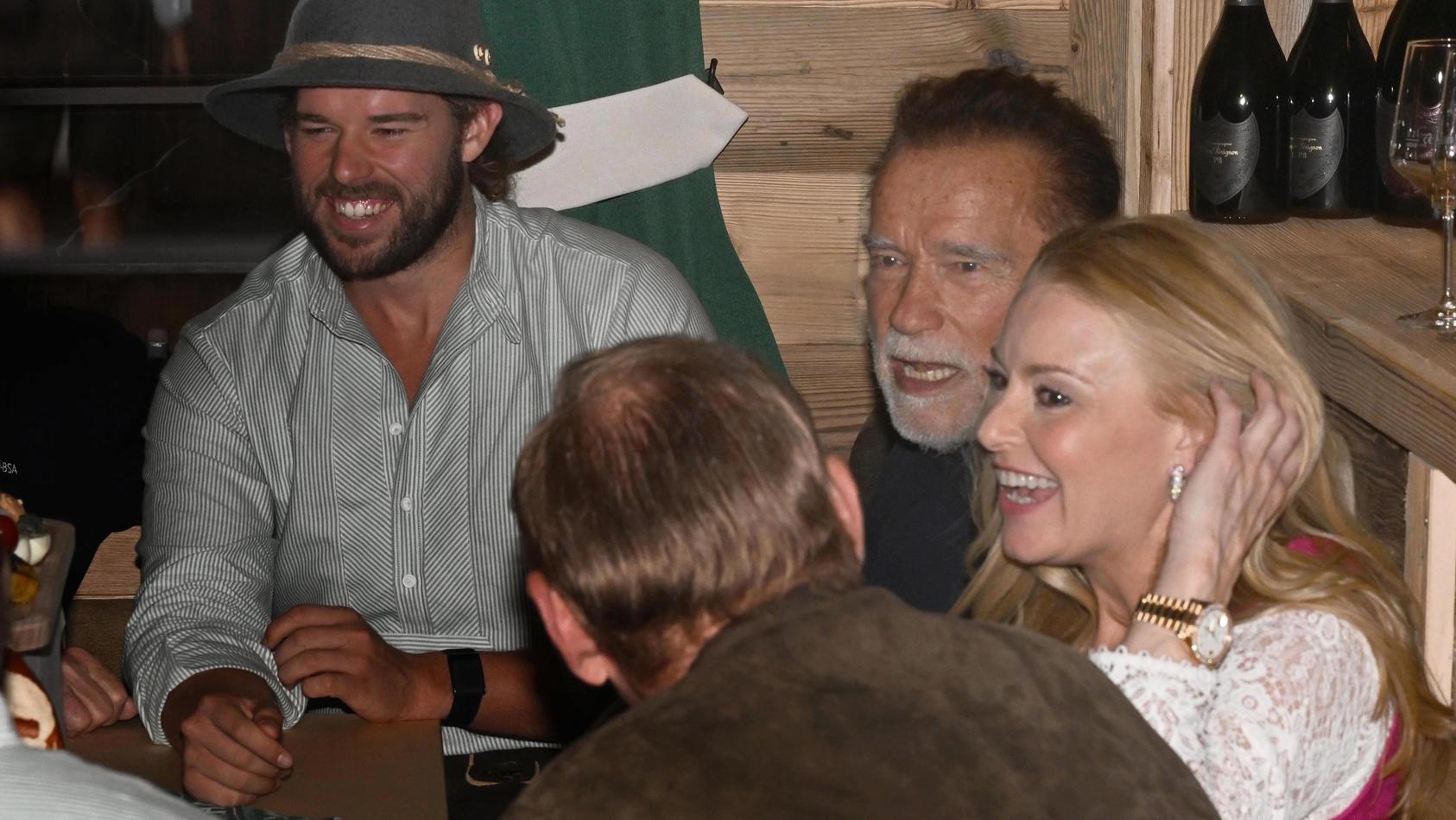 doch-alle-schauen-nur-auf-ihn-uberraschung-arnie-auf-der-wiesn