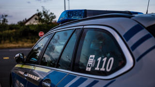 Die Jugendlichen verständigten die Polizei.