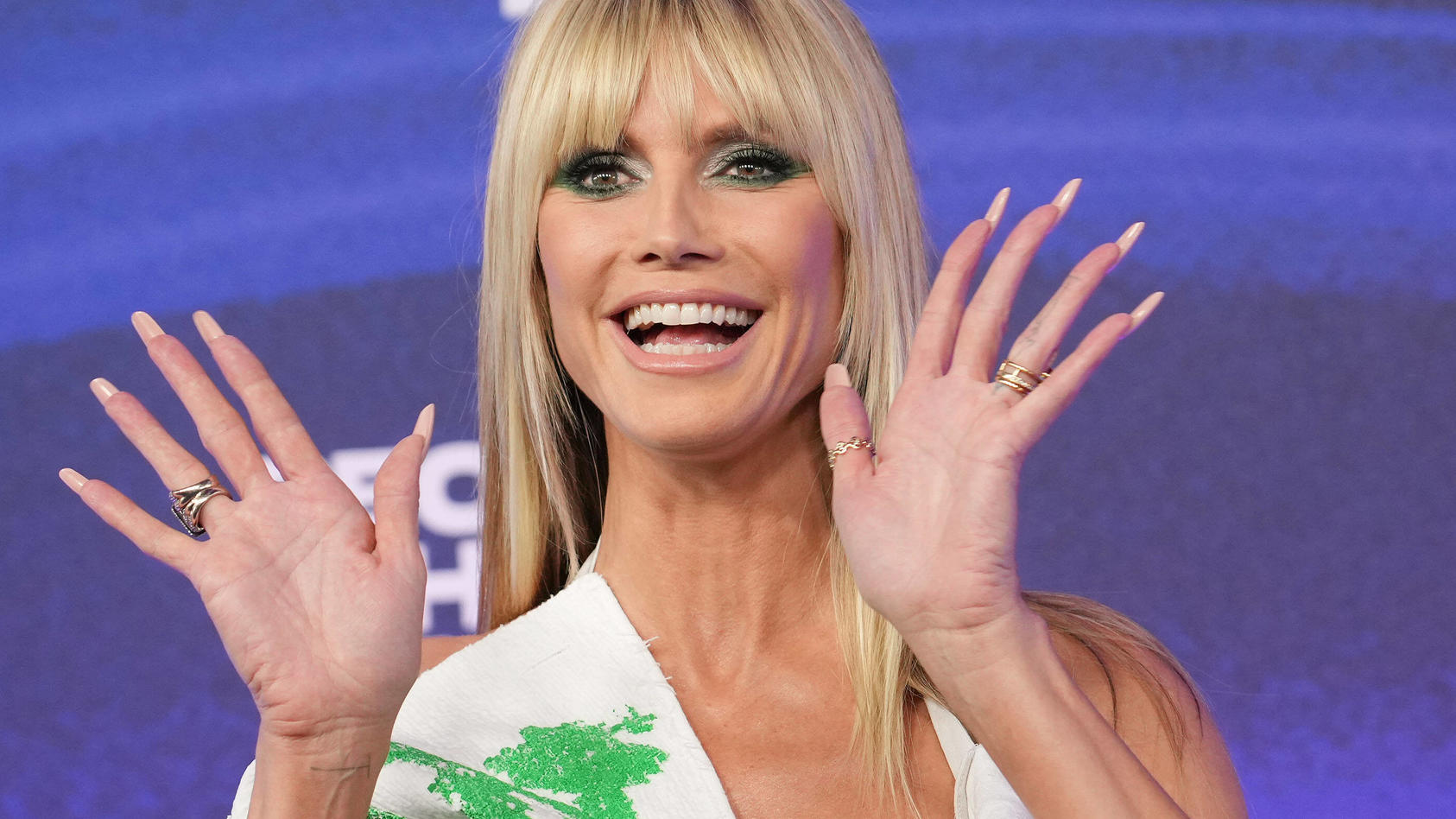 heidi-klum-ist-sich-nicht-zu-fein-sich-die-hande-selber-schmutzig-zu-machen
