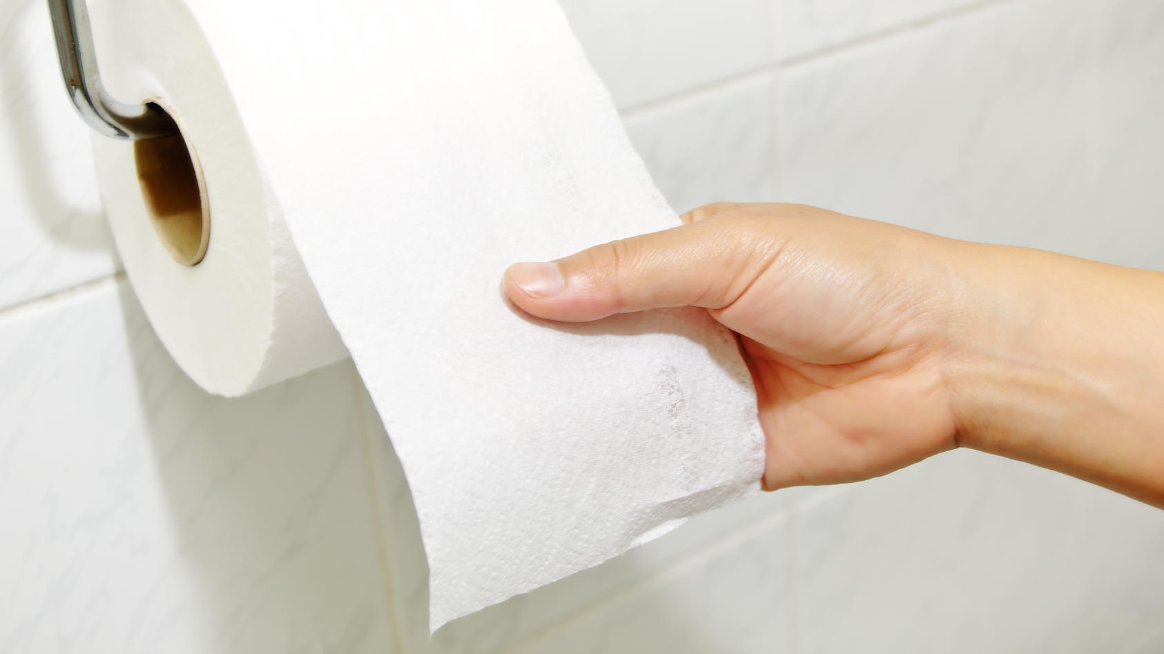 aktuell-wird-toilettenpapier-zuruckgerufen-bei-einigen-chargen-konnte-es-gesundheitsrisiken-geben-meldet-der-hersteller