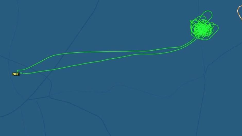 Der seltsame Flug von D-FEPG nach dem Start am Nürnberger Flughafen zeigt sich auf der Kurve bei Flight-Radar. (Quelle: flightaware.com)
