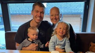 Michal, Gudrun und ihre beiden Töchter an Gudruns letztem Geburtstag