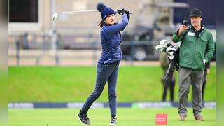 Catherine Zeta-Jones: Mit Bommelmütze auf dem Golfplatz