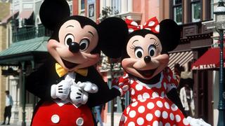Micky Maus und seine Freundin Minnie in Disneyland. (Undatierte Aufnahme).
