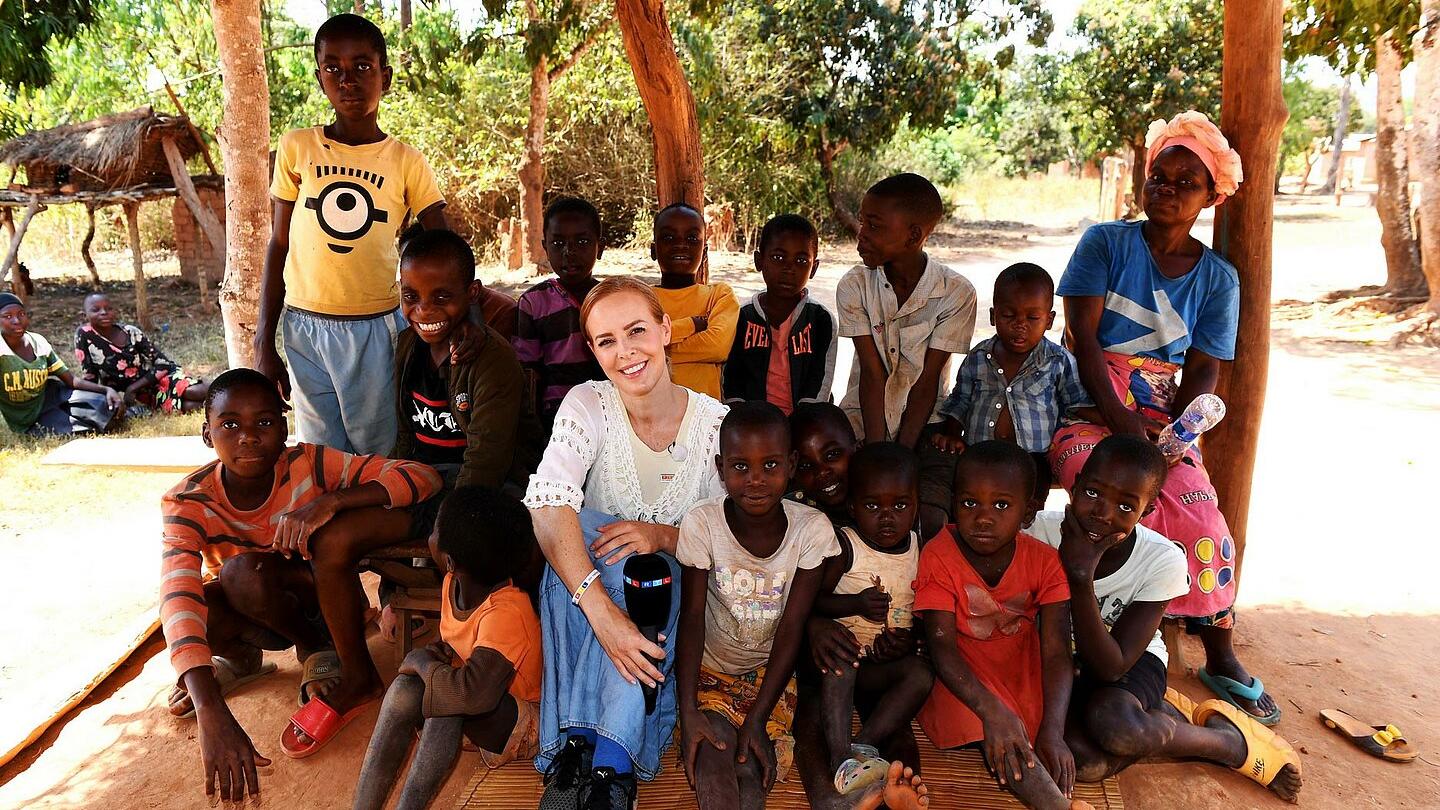 Profitänzerin Isabel Edvardsson setzt sich dafür ein, dass kranke Kinder in Malawi nicht vollständig erblinden.