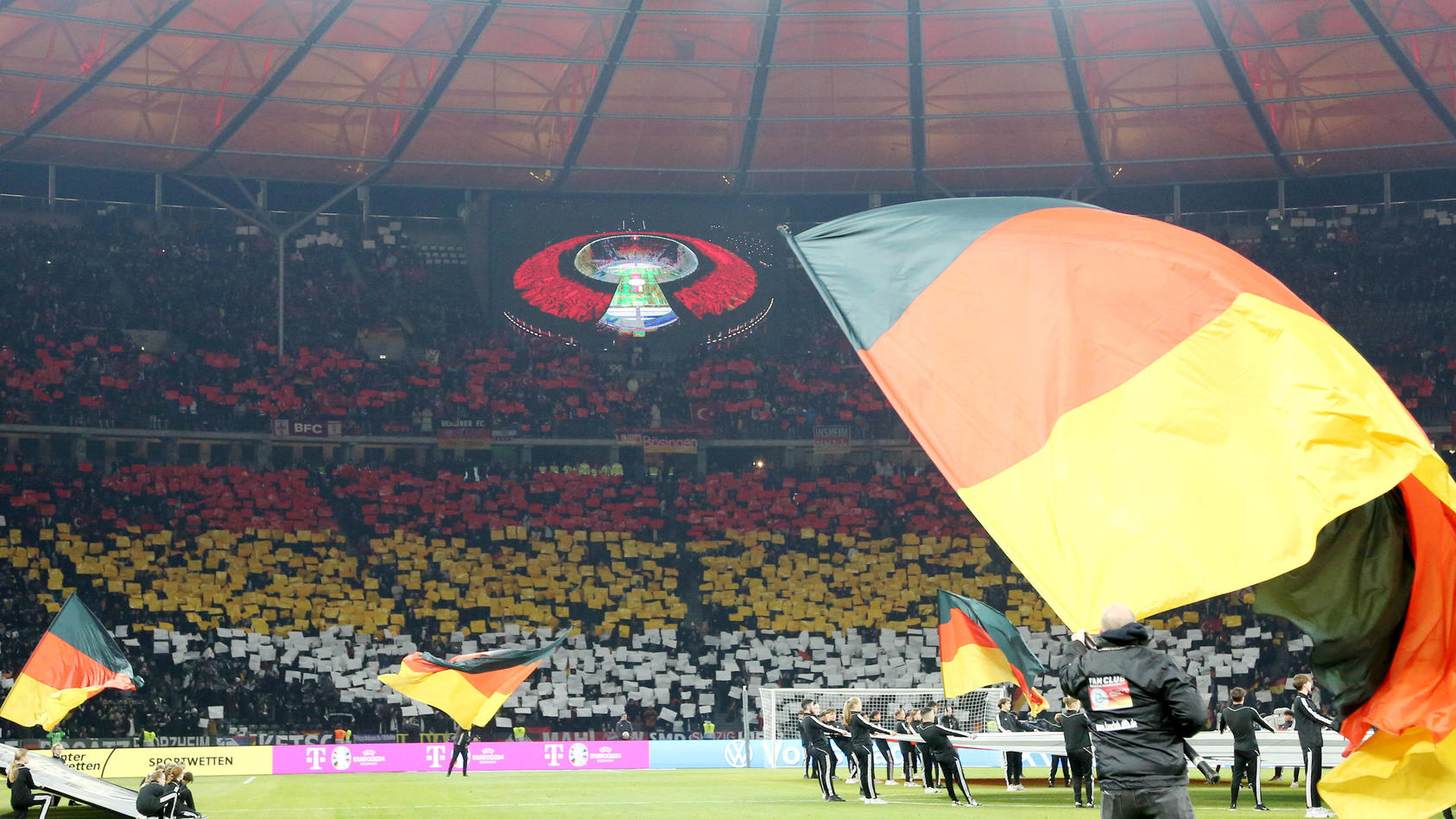 Gute Choreos alleine reichen nicht - 90 Minuten volle Unterstützung braucht das DFB-Team. 