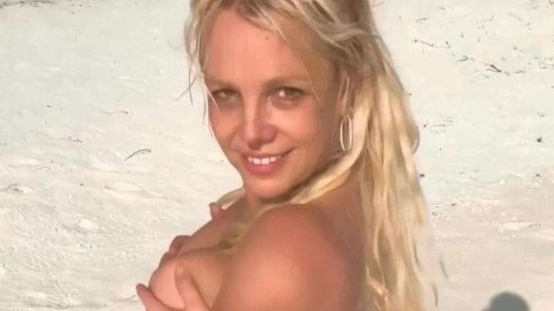 Britney Spears Zeigt Sich Nackt Am Strand Das Ist Der Grund