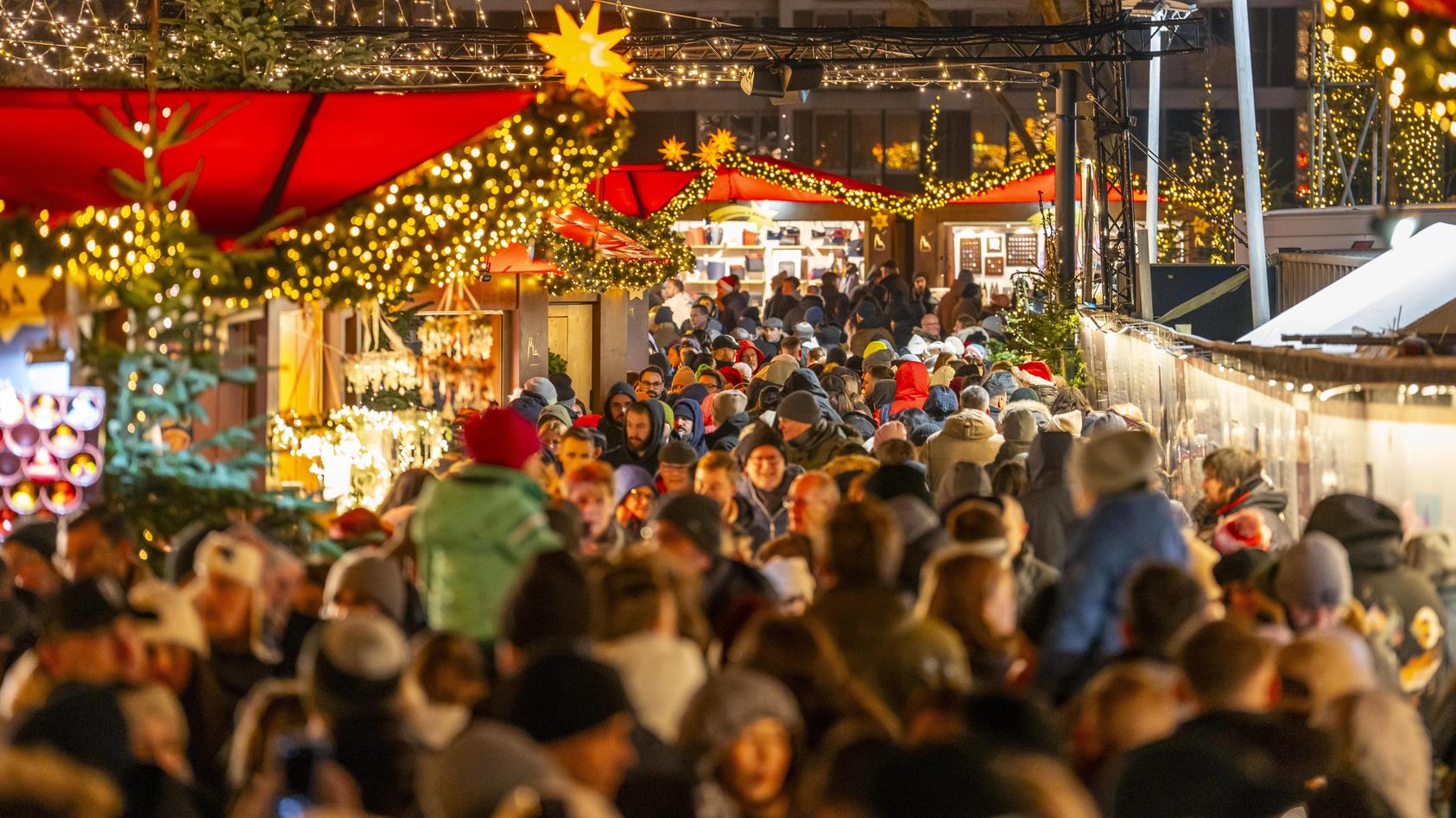 Müssen Wir Jetzt Ganz Schnell Geschenke Besorgen? Verdi Droht Mit ...