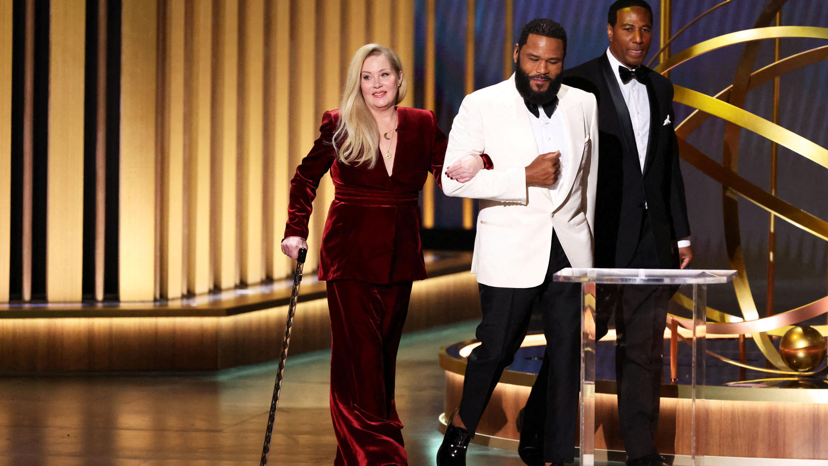 Emmys 2024: Überraschungs-Comeback! Christina Applegate Sammelt ...