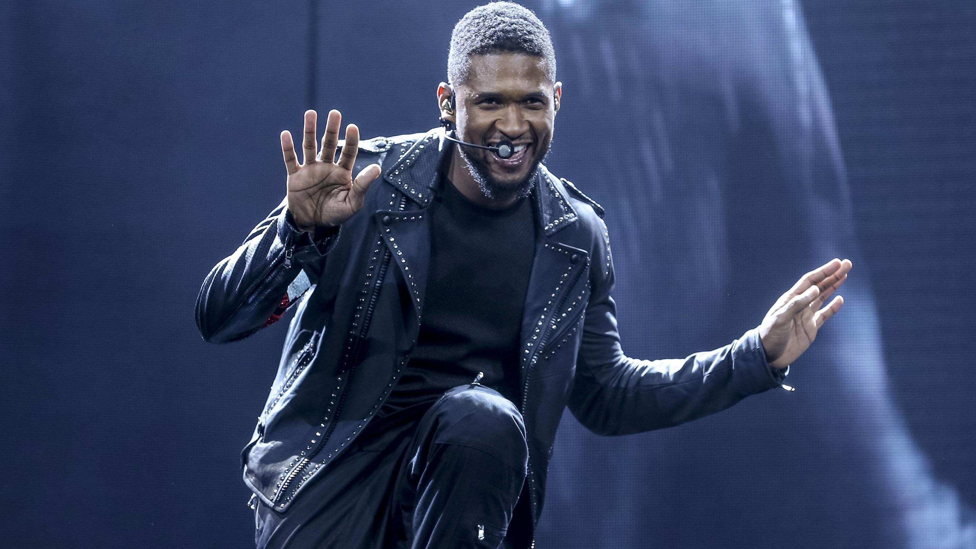 Usher tanzt während eines Auftritts im Jahr 2014