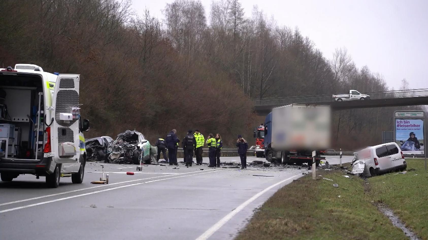 Horn-Bad Meinberg: Drei Menschen Sterben Bei Unglück