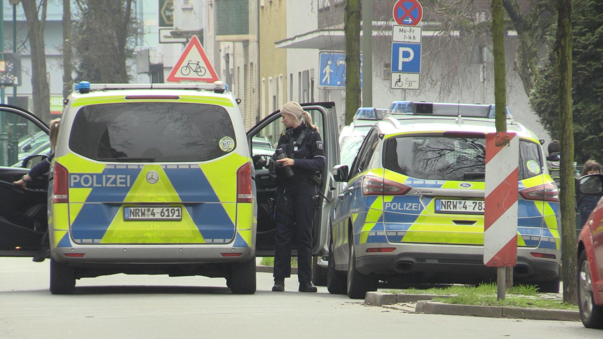 Duisburg: Mann (21) Sticht Zwei Kinder An Grundschule Nieder