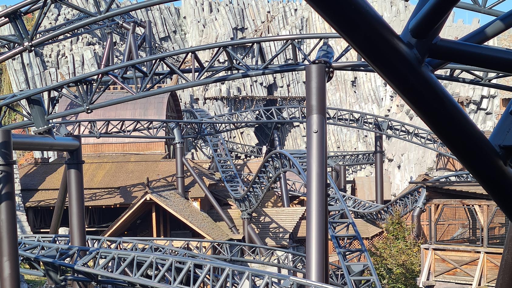 Tod Im Phantasialand: Achterbahn „Taron“ Trifft Mitarbeiter Bei ...