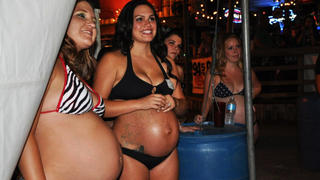 pregnant bikini contest 18
