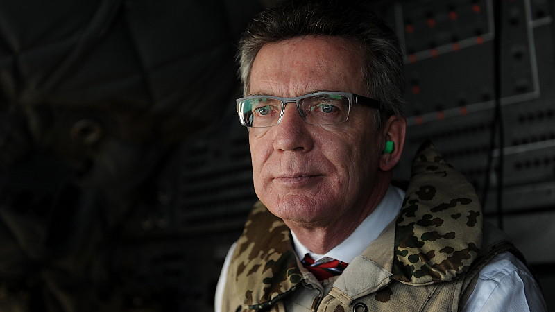 Verteidigungsminister de Maiziere in Erklärungsnot