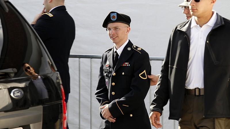 Das letzte aufgenommene Foto von Bradley Manning zeigt ihn, wie er am 6. Juni 2012 nach einer Anhörung das Gerichtsgebäude von Fort Meade in Handschellen verlässt.