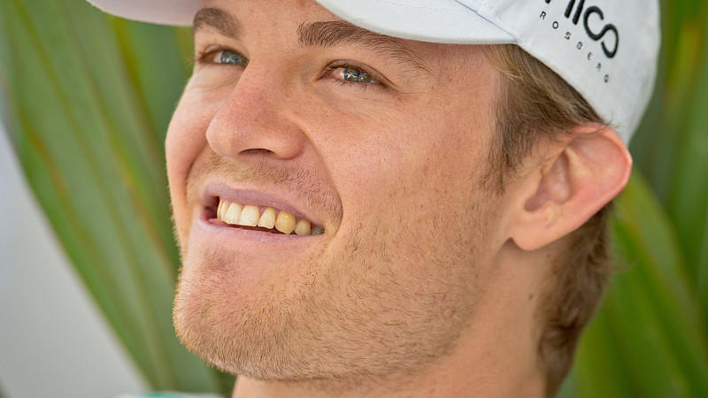 Nico Rosberg geht mit Mercedes optimistisch ins neue Jahr.