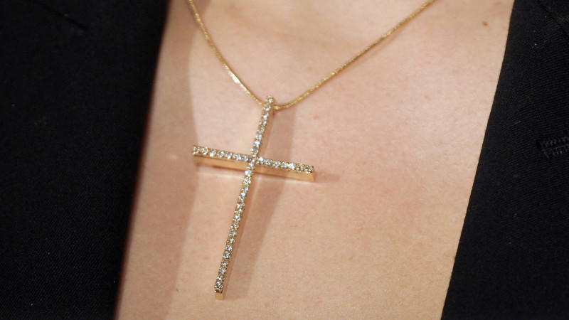 Der Europäische Gerichtshof für Menschenrechte hat das Recht christlicher Angestellter anerkannt, in der Öffentlichkeit eine Kette mit einem Kreuz zu tragen.
