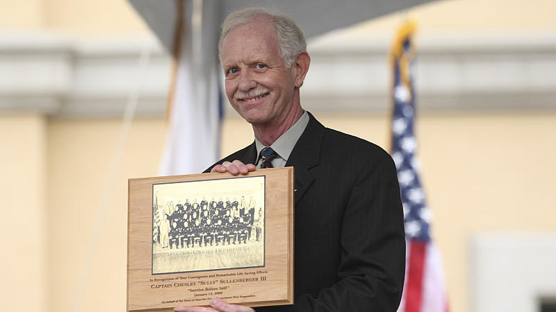 Pilot Chesley B. Sullenberger rettete mit der richtigen Entscheidung einer Notlandung 155 Menschen das Leben