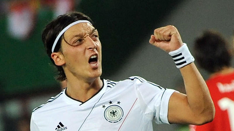 Germany's Mesut Oezil celebrates after scoring the 0-2 through penalty shot during the Group C World Cup 2014 qualifying match between Austria and Germany at Ernst-Happel stadium in Vienna, Austria, 11 September 2012. Photo: Peter Steffen dpa  +++(c) dpa - Bildfunk+++