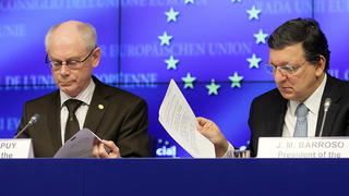 epa03623573 European Council President, Herman Van Rompuy (L), and European Commission President, Jose Manuel Barroso, during a press conference after the Tripartite Social Summit in Brussels, Belgium, 14 March 2013. The Tripartite Social Summit addressed the challenges of recovery and renewal of the EU's social dimension, with special attention paid to the issue of youth unemployment. EPA/OLIVIER HOSLET +++(c) dpa - Bildfunk+++
