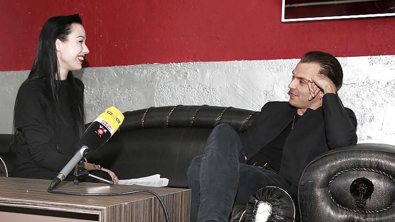 Hurts-Sänger Theo Hutchcraft im exklusiven Interview