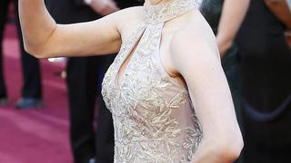 Actress Amanda Seyfried arrives at the 85th Academy Awards in Hollywood, California February 24, 2013. REUTERS/Adrees Latif  (UNITED STATES TAGS:ENTERTAINMENT) (OSCARS-ARRIVALS)