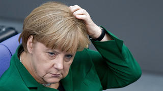 Bundeskanzlerin Angela Merkel (CDU) sitzt am 25.04.2013 im Bundestag in Berlin. Foto: Maurizio Gambarini/dpa +++(c) dpa - Bildfunk+++