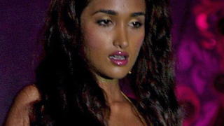 epa03730077 (FILE) The file picture dated 19 March 2007 shows Bollywood actress Jiah Khan during a fashion show in New Dehli, India. Jiah Khan has been found dead on 03 June 2013 at her home in Mumbai, according to Indian police on 04 June. EPA/MONEY SHARMA +++(c) dpa - Bildfunk+++