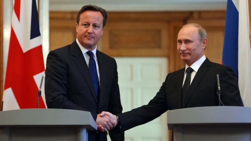 Russland will an seiner Unterstützung für den syrischen Machthaber Assad festhalten. Dies machte Regierungschef Putin (rechts) bei einem Treffen mit dem britischen Premier Cameron deutlich.