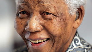 epa03757761 (FILE) Picture dated 14 July 2005 shows Nelson Mandela during the opening of the 'Izipho: Madiba's Gifts' exhibition at the Nelson Mandela Foundation's headquarters Mandela House in Johannesburg, South Africa. South African President Jacob Zuma on 24 June 2013 said former president Nelson Mandela "remains in critical condition in hospital." "The doctors are doing everything possible to ensure his well-being and comfort," President Jacob Zuma told reporters, adding that this was a "difficult time." Zuma and African National Congress deputy president Cyril Ramaphosa visited Mandela in hospital on Sunday night June 23rd, upon learning that his condition had changed for the worse. "It was late when we got to hospital and he was already asleep. We were there, looked at him, saw him. We then had a bit of discussion with doctors and his wife, Graca Machel, and we left. I am not in a position to give further details. I'm not a doctor," said Zuma. EPA/JON HRUSA +++(c) dpa - Bildfunk+++