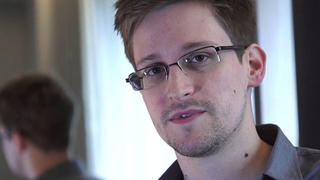 epa03769985 (FILE) A file video grab courtesy of British The Guardian newspaper, London 10 June 2013 showing former CIA employee Edward Snowden during an exclusive interview with the newspaper's Glenn Greenwald and Laura Poitras in Hong kong. During the interview he revealed himself as the source of documents outling a massive effort by the US national security agency to track cell phone calls and monitor the e-mail and internet traffic of virtually all Americans. Reports state on 01 July 2013 that US whistleblower Edward Snowden may have asylum in Russia, provided he stops releasing information about US intelligence programmes, Russian President Vladimir Putin said. EPA/Glenn Greenwald/Laura Poitras / HANDOUT MANDATORY CREDIT: GUARDIAN/GLENN GREENWALD/LAURA POITRAS HANDOUT EDITORIAL USE ONLY/NO SALES +++(c) dpa - Bildfunk+++