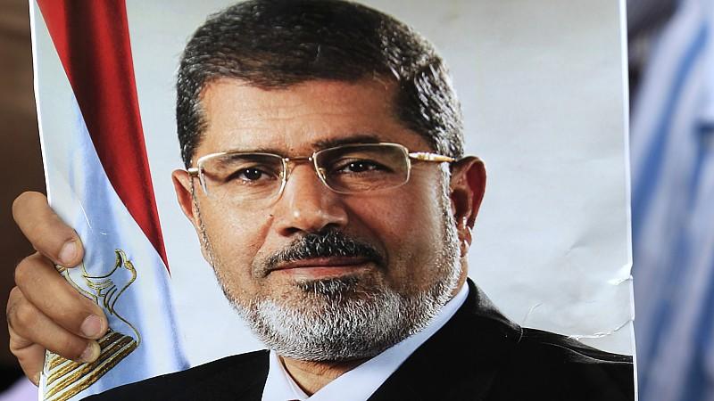 Ägyptens Präsident Mursi will nicht von der Macht lassen: In einer TV-Ansprache lehnte er den geforderten Rücktritt ab.