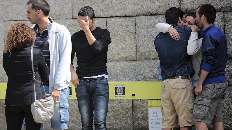 Angehörige von Opfern des Zugunfalls in Spanien